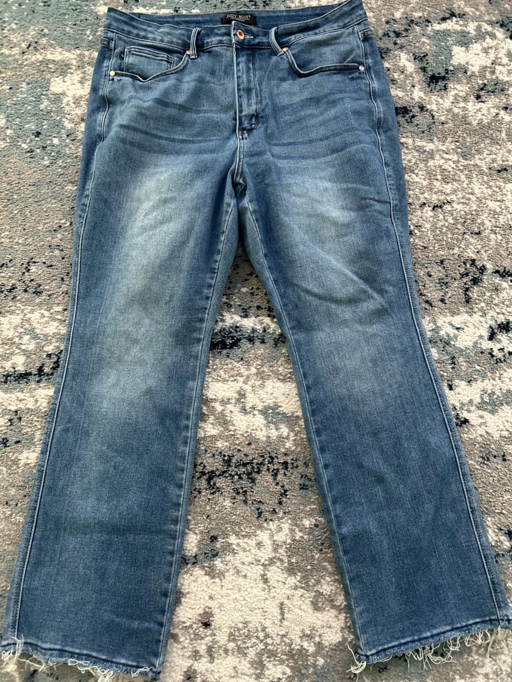 Judy Blue Women's Straight Leg Jeans in Medium Blue Wash - Picture 2 of 4
